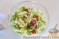 Фото приготовления рецепта: Салат из свежего кабачка - шаг №8