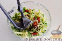 Фото приготовления рецепта: Салат из свежего кабачка - шаг №9