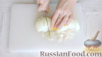 Фото приготовления рецепта: Картофельные котлеты с грибной подливой - шаг №4
