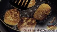Фото приготовления рецепта: Картофельные котлеты с грибной подливой - шаг №8