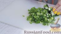 Фото приготовления рецепта: Ленивые пирожки с зелёным луком и яйцом - шаг №4