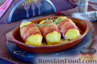 Фото к рецепту: Запеченный картофель с сыром в беконе