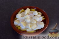 Фото приготовления рецепта: Запеканка из картофеля с помидорами и сыром - шаг №8