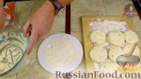 Фото приготовления рецепта: Сырники с изюмом - шаг №5