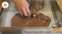 Фото приготовления рецепта: Чешский шоколадный рулет с масляным кремом - шаг №7