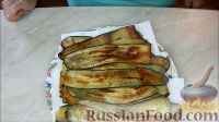 Фото приготовления рецепта: Рулетики из баклажанов с творогом, сыром и орехами - шаг №3