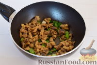 Фото приготовления рецепта: Помидоры, фаршированные куриной печенью и грибами - шаг №6