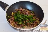 Фото приготовления рецепта: Помидоры, фаршированные куриной печенью и грибами - шаг №10