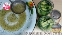Фото приготовления рецепта: Салат из огурцов на зиму - шаг №9