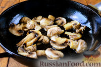Фото приготовления рецепта: Овощная запеканка с грибами - шаг №2
