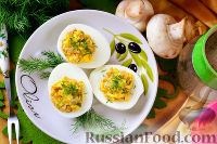 Фото приготовления рецепта: Яйца, фаршированные грибами - шаг №10