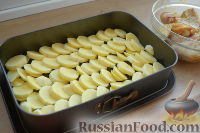Фото приготовления рецепта: Куриные крылышки, запеченные с картофелем - шаг №4