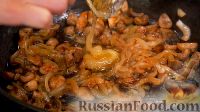 Фото приготовления рецепта: Сливочный соус с грибами (и курицей) - шаг №5