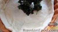 Фото приготовления рецепта: Пирог с зеленью и яйцом, в грузинском стиле - шаг №6