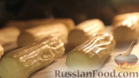 Фото приготовления рецепта: Эклеры с карамельным кремом и ягодным желе - шаг №19