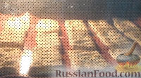 Фото приготовления рецепта: Слойки со сливочным кремом и клубникой - шаг №4