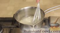 Фото приготовления рецепта: Эклеры с карамельным кремом и ягодным желе - шаг №9
