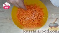 Фото приготовления рецепта: Салат из огурцов и моркови по-корейски (на зиму) - шаг №2