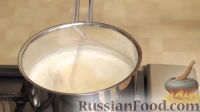 Фото приготовления рецепта: Квашеная капуста, тушенная с грибами и фасолью - шаг №9