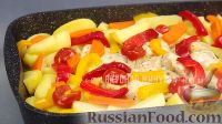 Фото приготовления рецепта: Куриные грудки с овощами - шаг №7