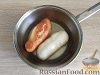 Фото приготовления рецепта: Жареные сосиски в тесте - шаг №10