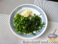 Фото приготовления рецепта: Салат "Муравьиная горка" с языком и баклажаном - шаг №6