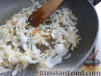 Фото приготовления рецепта: Салат "Муравьиная горка" с языком и баклажаном - шаг №7