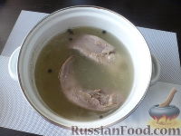 Фото приготовления рецепта: Салат "Муравьиная горка" с языком и баклажаном - шаг №2