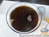 Фото приготовления рецепта: Окрошка на грибном бульоне с квасом - шаг №4
