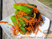 Фото к рецепту: Огурцы по-корейски с морковью и луком