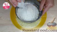Фото приготовления рецепта: Сочный кабачковый рулет с грибной начинкой - шаг №3
