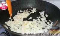 Фото приготовления рецепта: Сочный кабачковый рулет с грибной начинкой - шаг №7