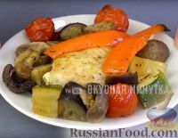 Фото приготовления рецепта: Куриное филе с грибами и овощами - шаг №10
