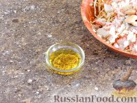 Фото приготовления рецепта: Капустный салат с крабовыми палочками и фасолью - шаг №8