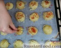 Фото приготовления рецепта: Молодой картофель в духовке - шаг №4