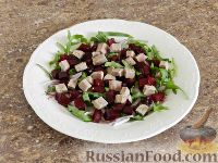Фото приготовления рецепта: Салат из свеклы и мяса - шаг №9
