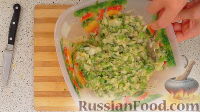 Фото приготовления рецепта: Оладьи из курицы с овощами и лимоном - шаг №9