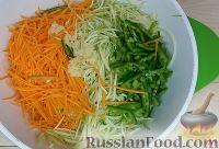 Фото приготовления рецепта: Салат по-корейски на зиму, из кабачков, моркови и перца - шаг №3