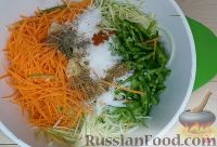 Фото приготовления рецепта: Салат по-корейски на зиму, из кабачков, моркови и перца - шаг №4