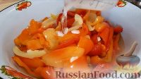 Фото приготовления рецепта: Маринованный болгарский перец с чесноком (на зиму) - шаг №11