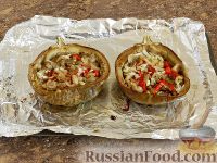 Фото приготовления рецепта: Запечённые баклажаны с сыром и болгарским перцем - шаг №8