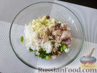 Фото приготовления рецепта: Фаршированные блинчики с тунцом, рисом и яйцом - шаг №5