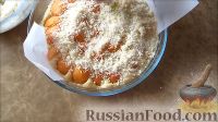 Фото приготовления рецепта: Пирог с абрикосами и штрейзелем - шаг №12