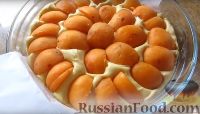 Фото приготовления рецепта: Пирог с абрикосами и штрейзелем - шаг №8