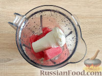 Фото приготовления рецепта: Арбузный коктейль с мороженым - шаг №5