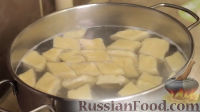 Фото приготовления рецепта: Ленивые вареники из творога, с фруктовым соусом - шаг №7