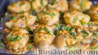 Фото к рецепту: Запеченная картошка с сыром и чесночным маслом