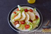Фото приготовления рецепта: Салат с курицей, помидорами и сыром - шаг №11