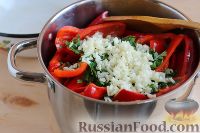 Фото приготовления рецепта: Голубцы без риса, тушенные на сковороде, с жареным беконом - шаг №8