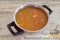 Фото приготовления рецепта: Ирландский суп с капустой и беконом - шаг №9